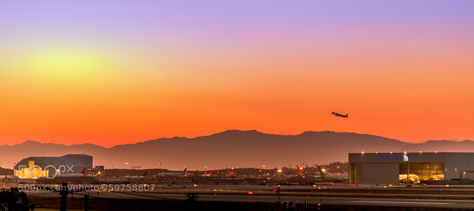 Canon EOS 5D Mark IV sample photo. Lax flight photography