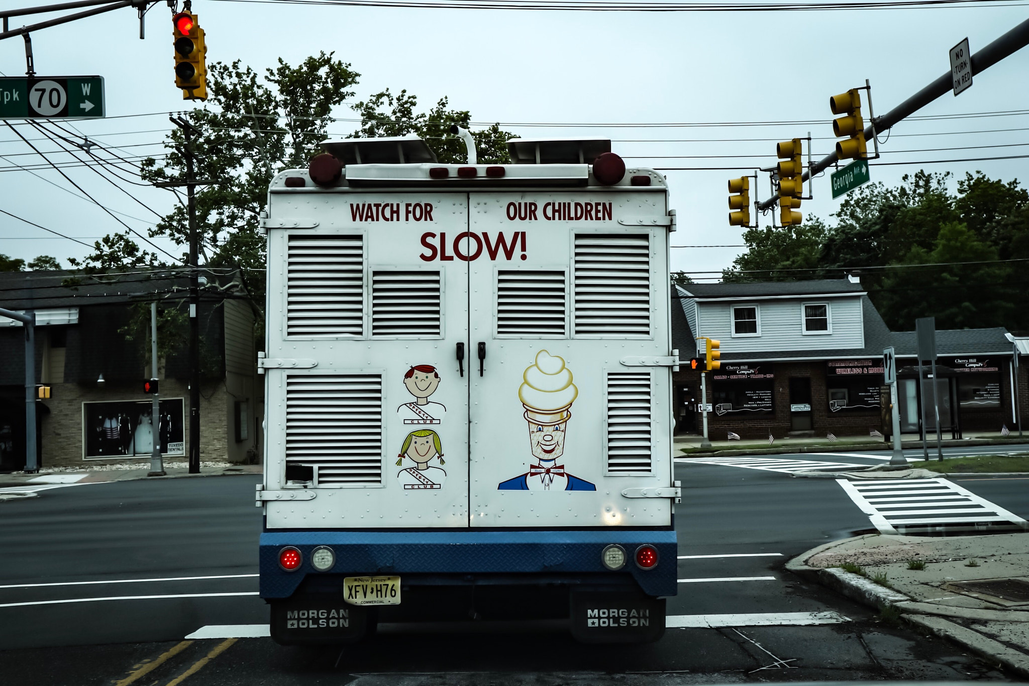 Canon EOS M100 sample photo. Follow that car! photography