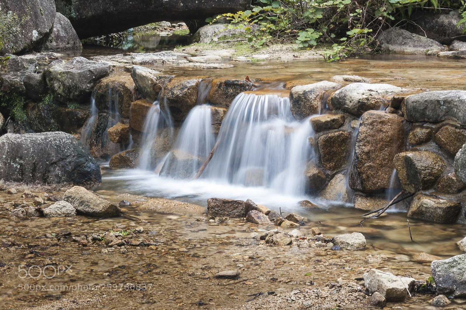 Canon EOS 450D (EOS Rebel XSi / EOS Kiss X2) sample photo. Waterfall at miyajima photography