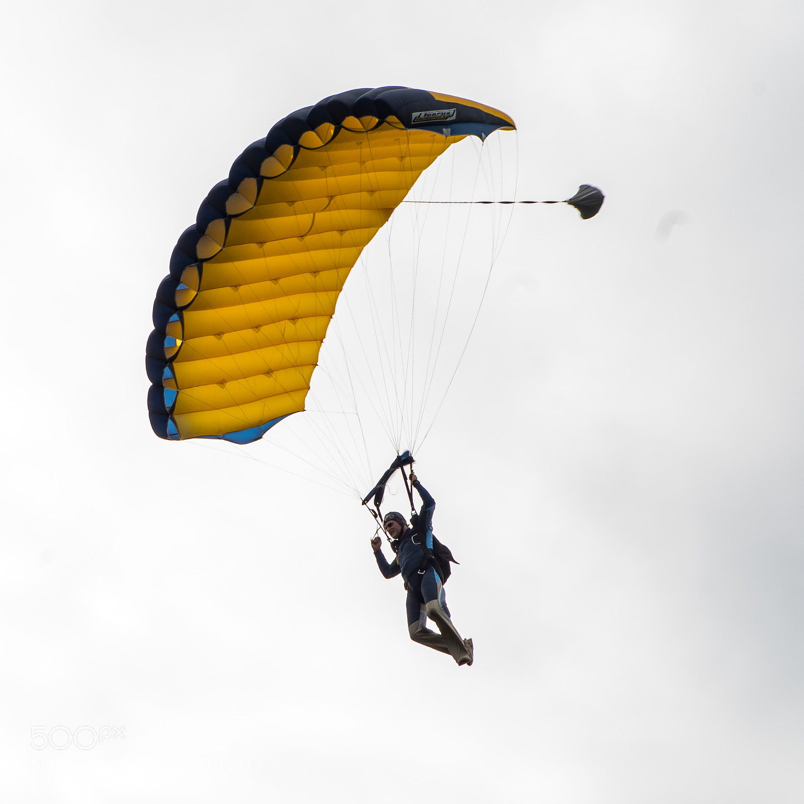 Canon EOS 1300D (EOS Rebel T6 / EOS Kiss X80) sample photo. Sky diver photography