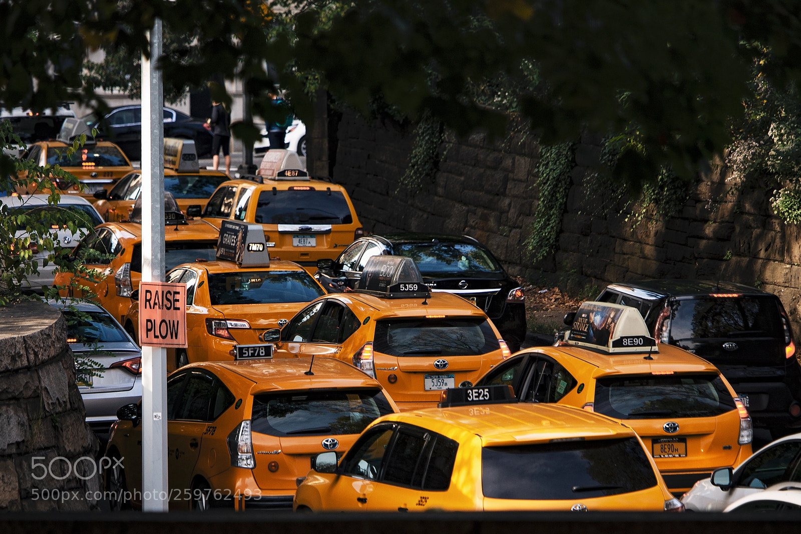 Canon EOS 1100D (EOS Rebel T3 / EOS Kiss X50) sample photo. Yellow cabs photography