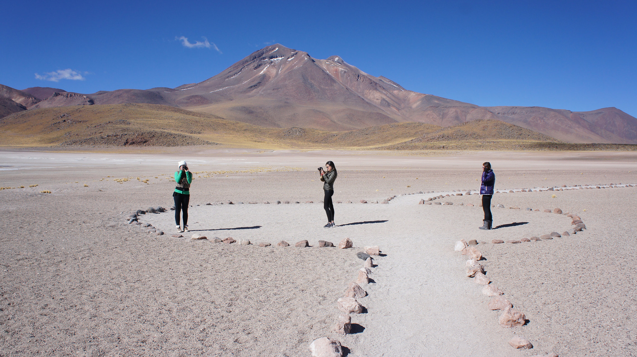 Sony Alpha NEX-3 sample photo. Three girls in a desert photography