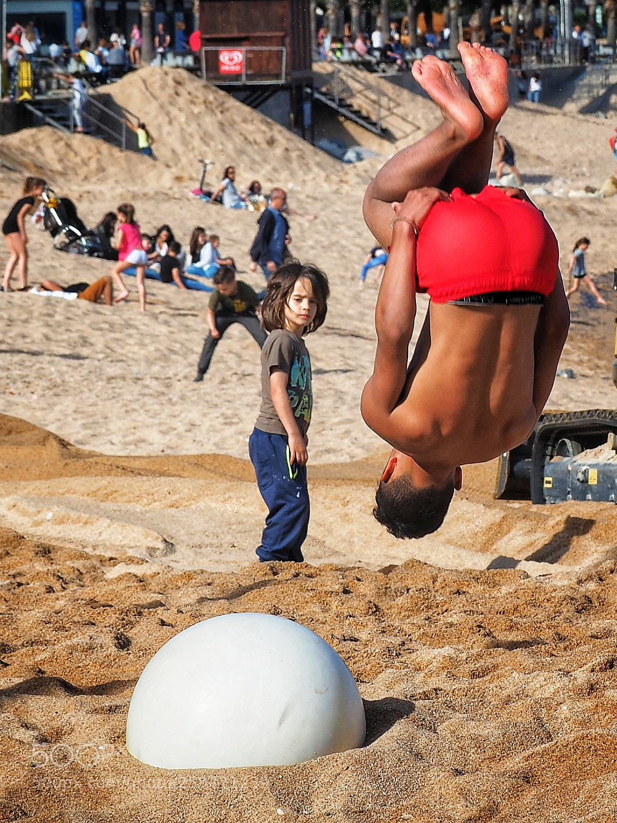 Olympus OM-D E-M5 II sample photo. Beach jumping photography