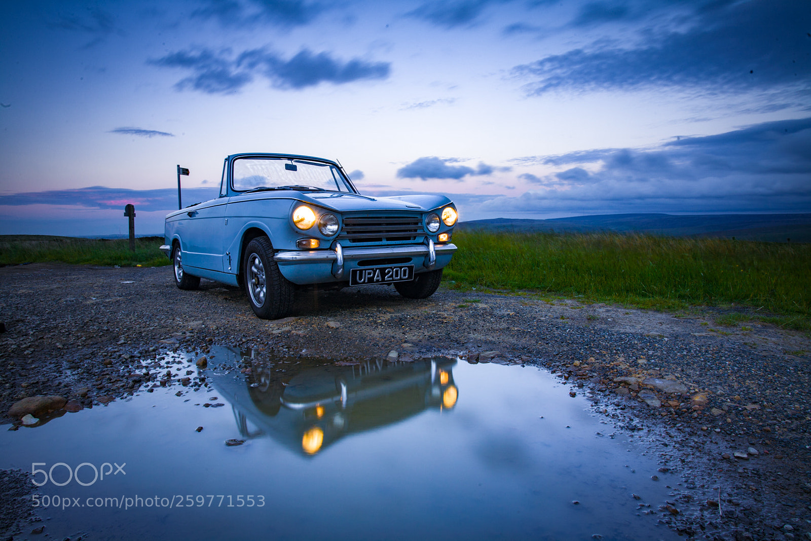 Canon EOS 5D sample photo. Car at dawn photography