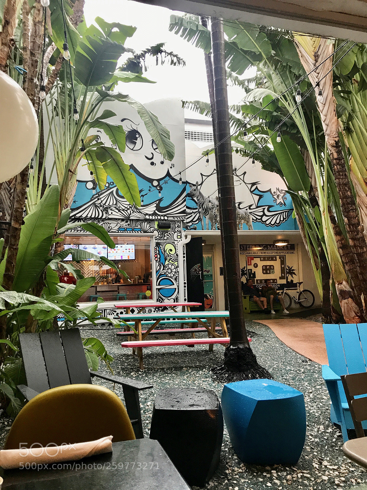 Apple iPhone 7 sample photo. Courtyard photography