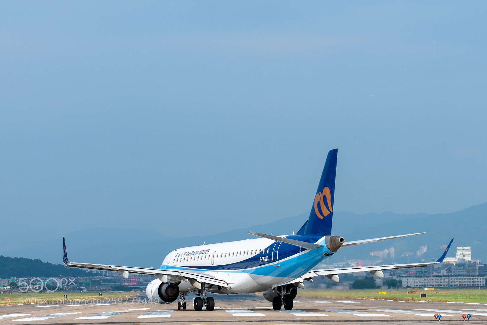 Sony a7R II sample photo. Embraer erj-190 photography