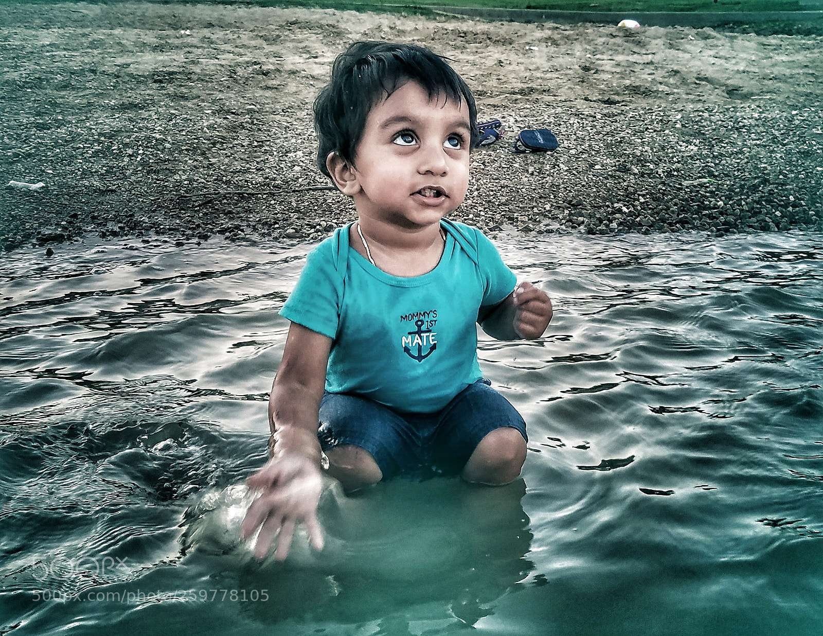 Samsung Galaxy S7 Edge sample photo. Child playing in water photography