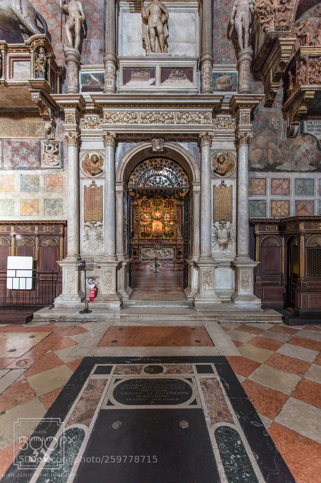 Canon EOS 5DS R sample photo. Basilica santa maria gloriosa photography