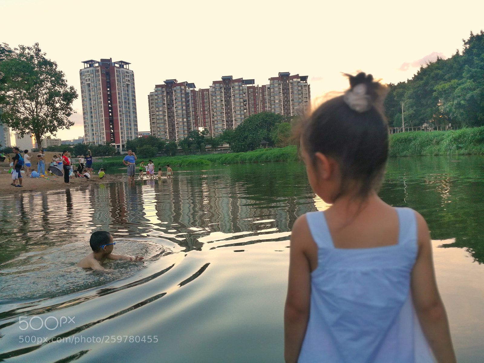 HUAWEI P10 sample photo. By the water photography