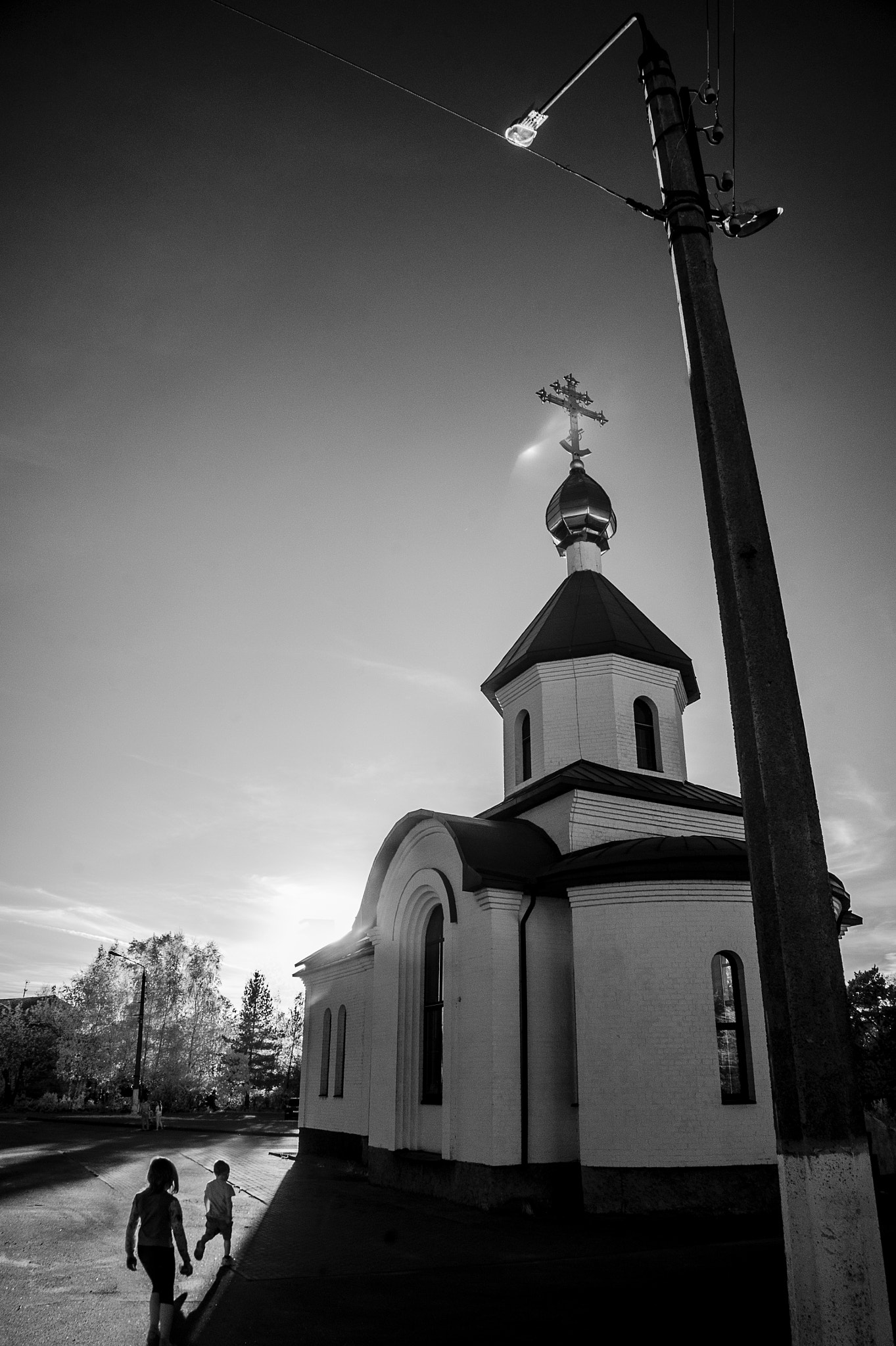 Sony Alpha NEX-3 sample photo. Run to church photography
