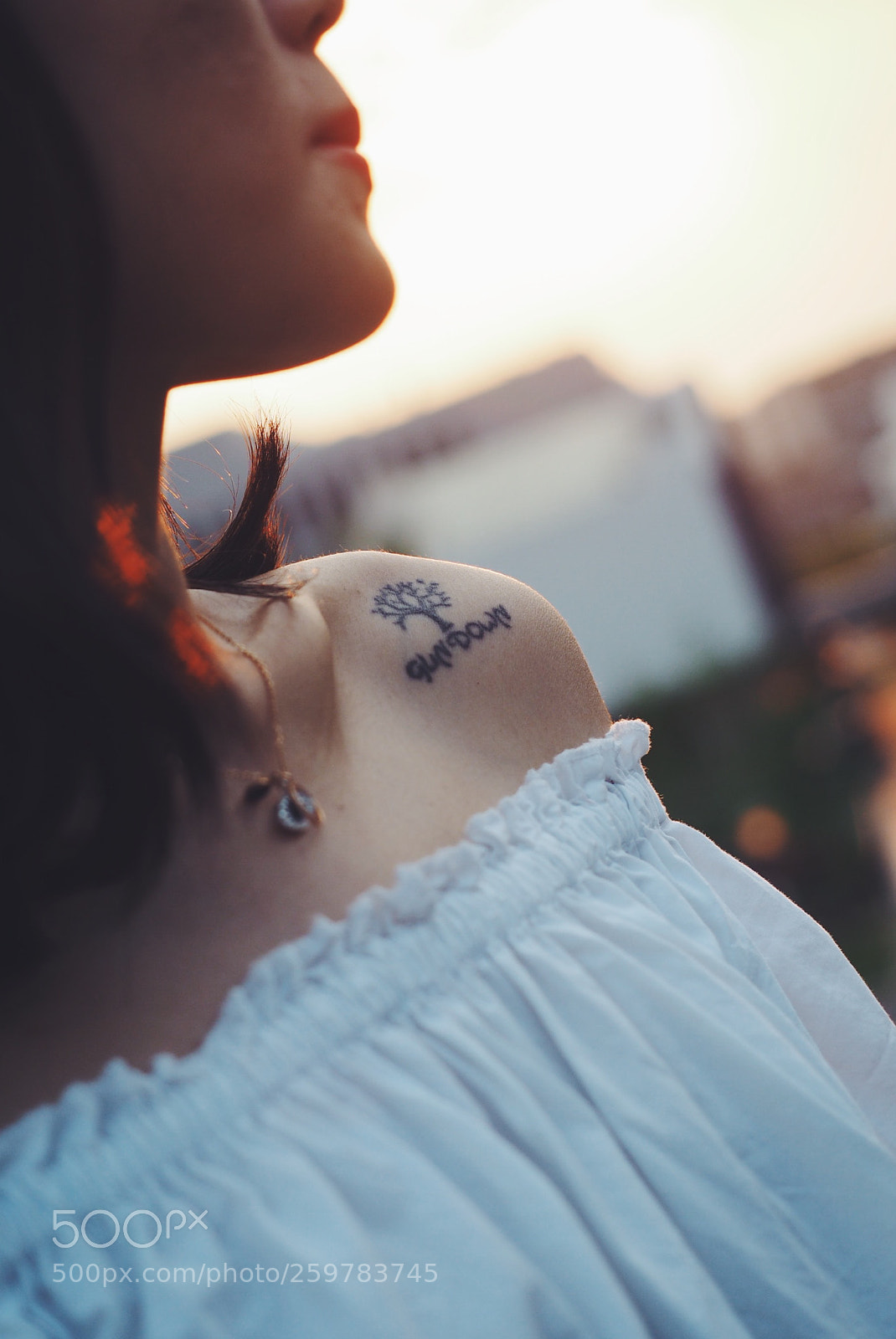 Olympus OM-D E-M1 sample photo. Girl's shoulder photography
