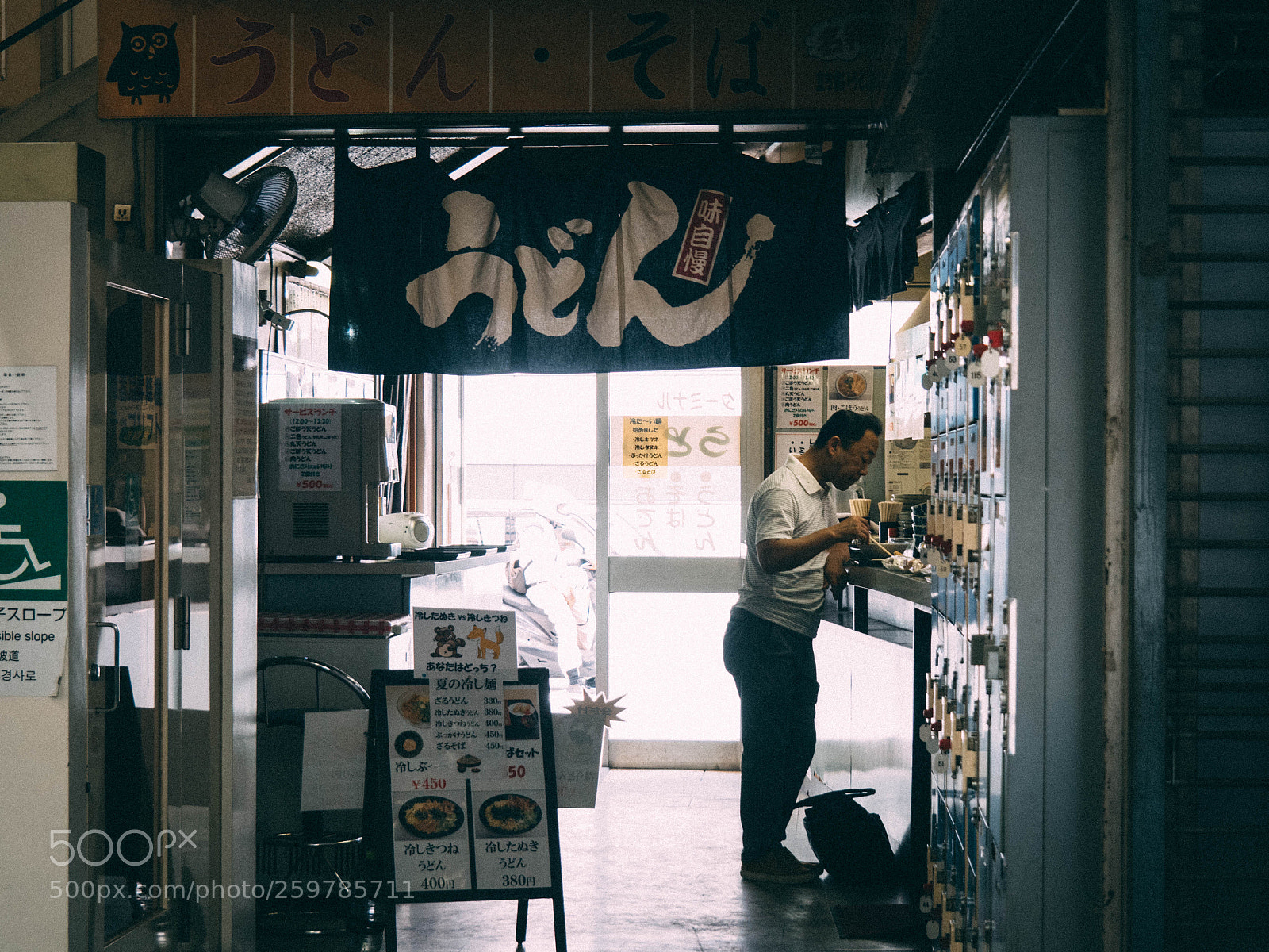 Olympus OM-D E-M5 II sample photo. Udon stand-up photography