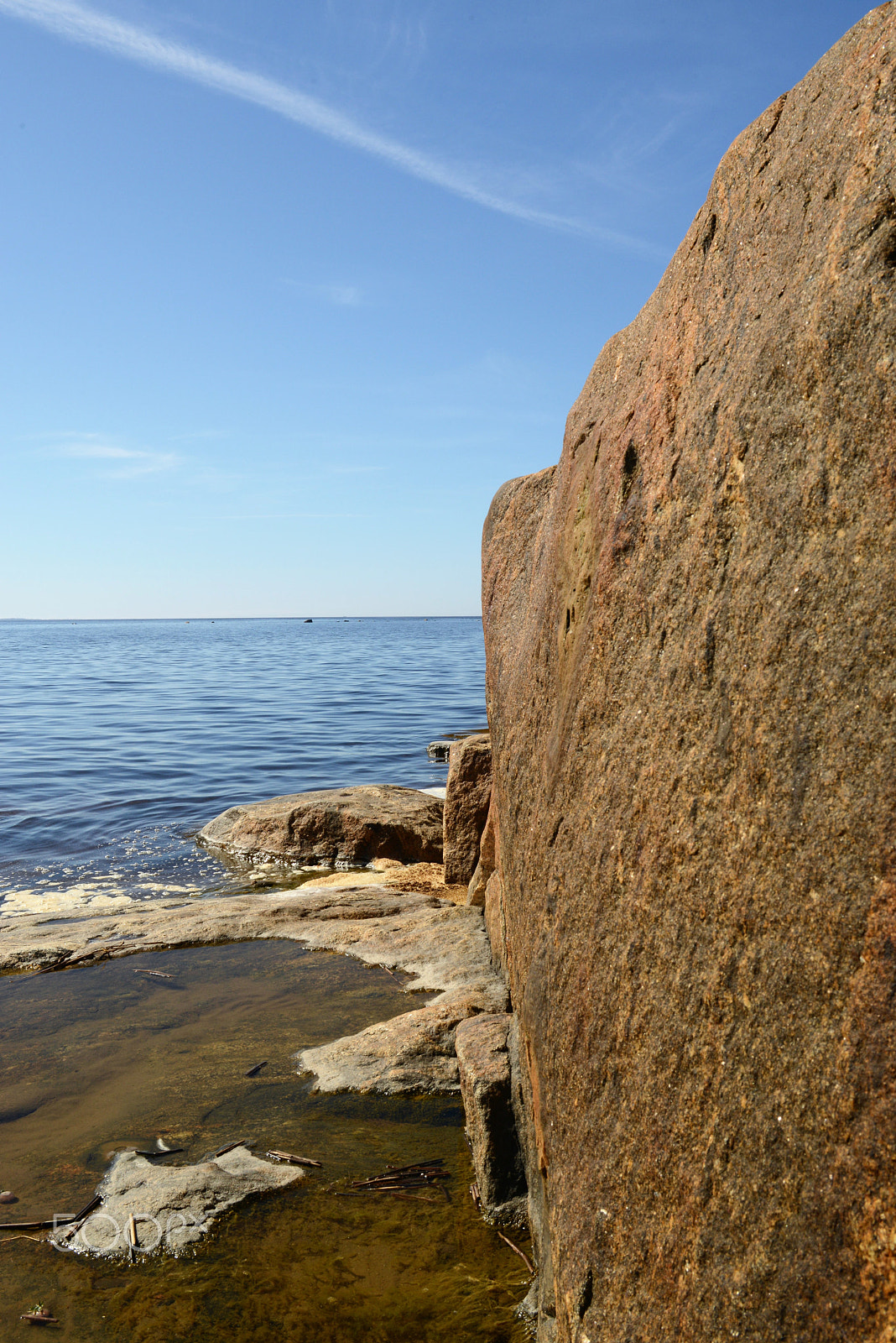 Nikon D800 + Nikon AF-S Nikkor 28mm F1.8G sample photo. Against the stone wall photography