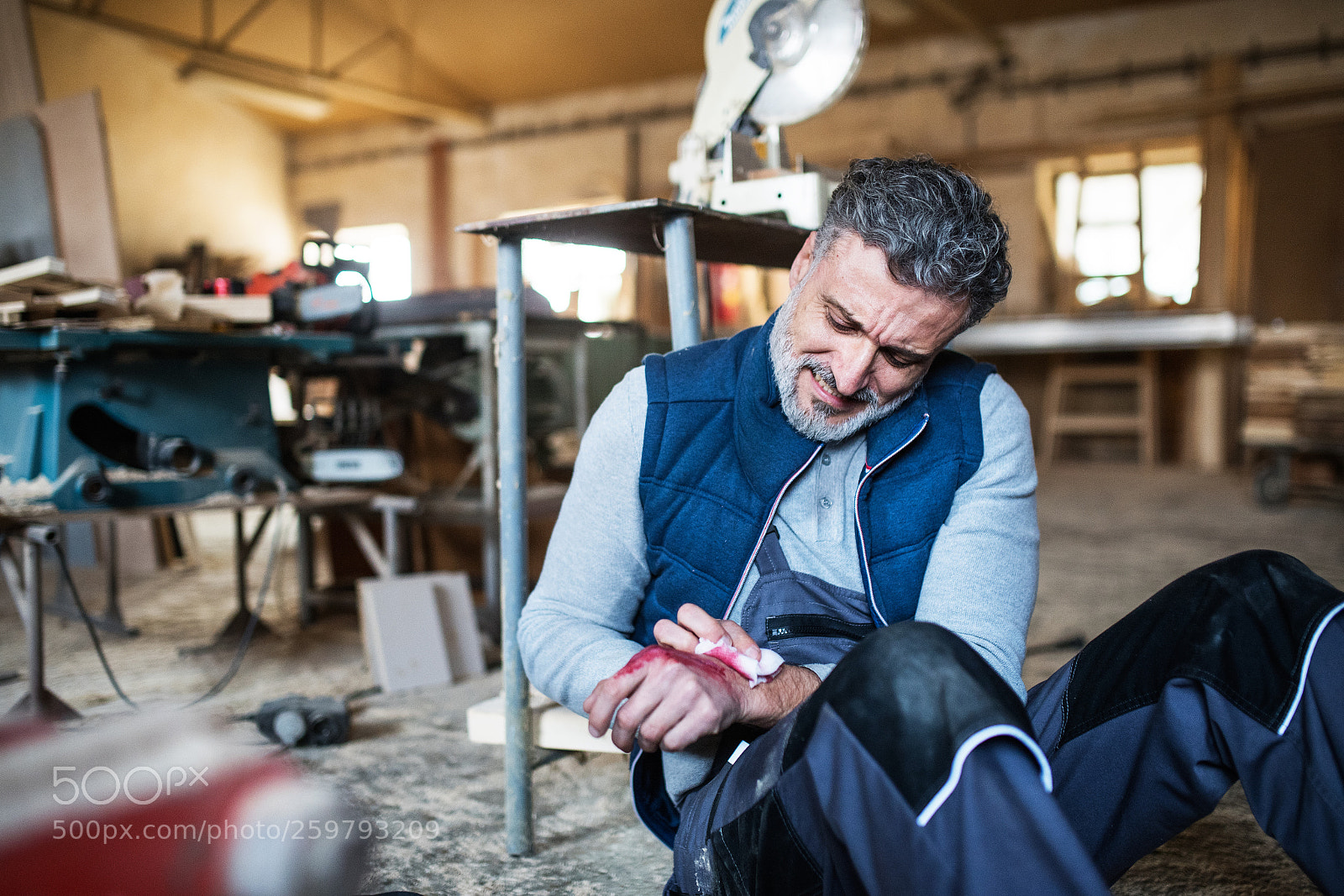 Nikon D5 sample photo. Man with an injured photography