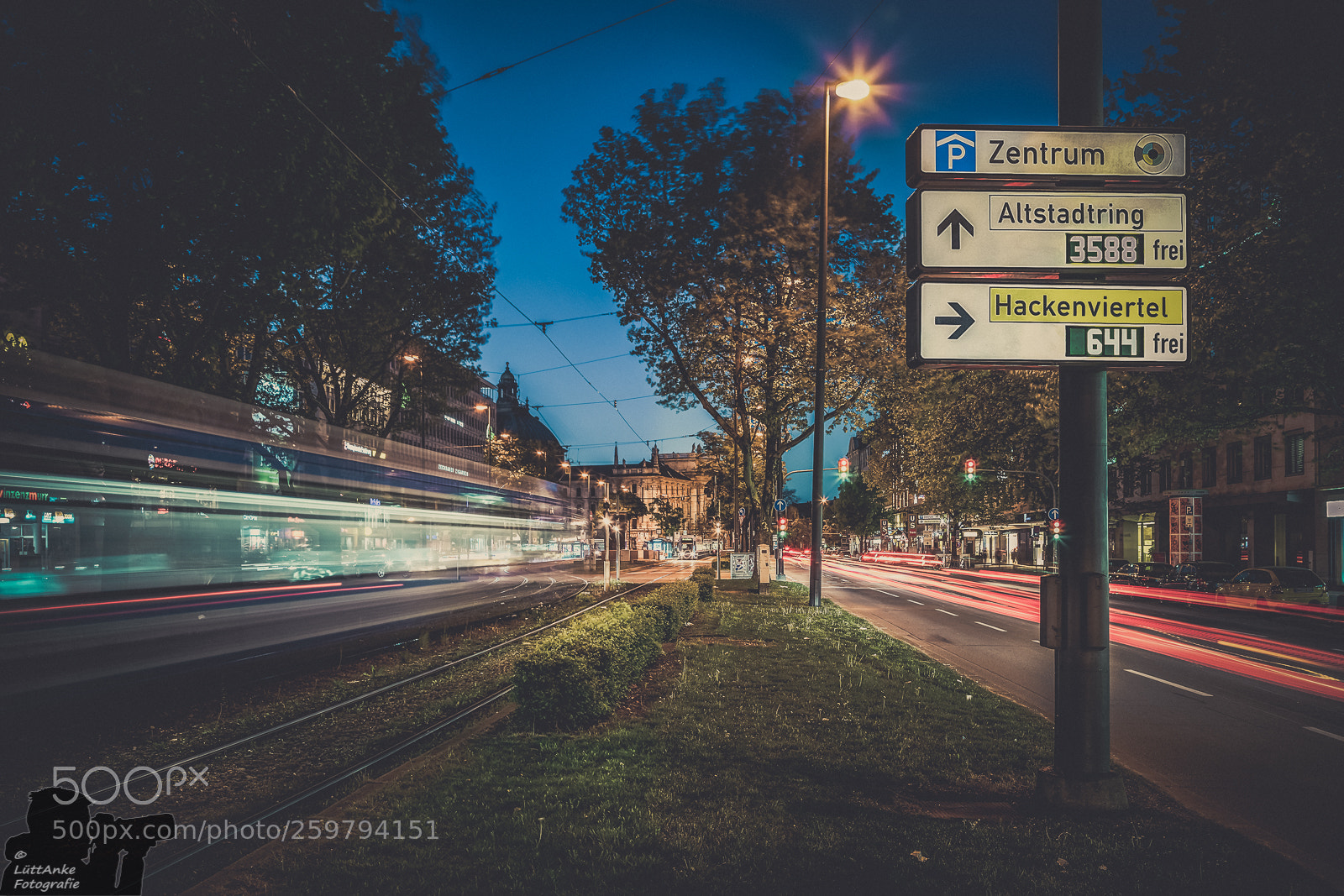 Canon EOS 5D Mark IV sample photo. Light trails to munich photography