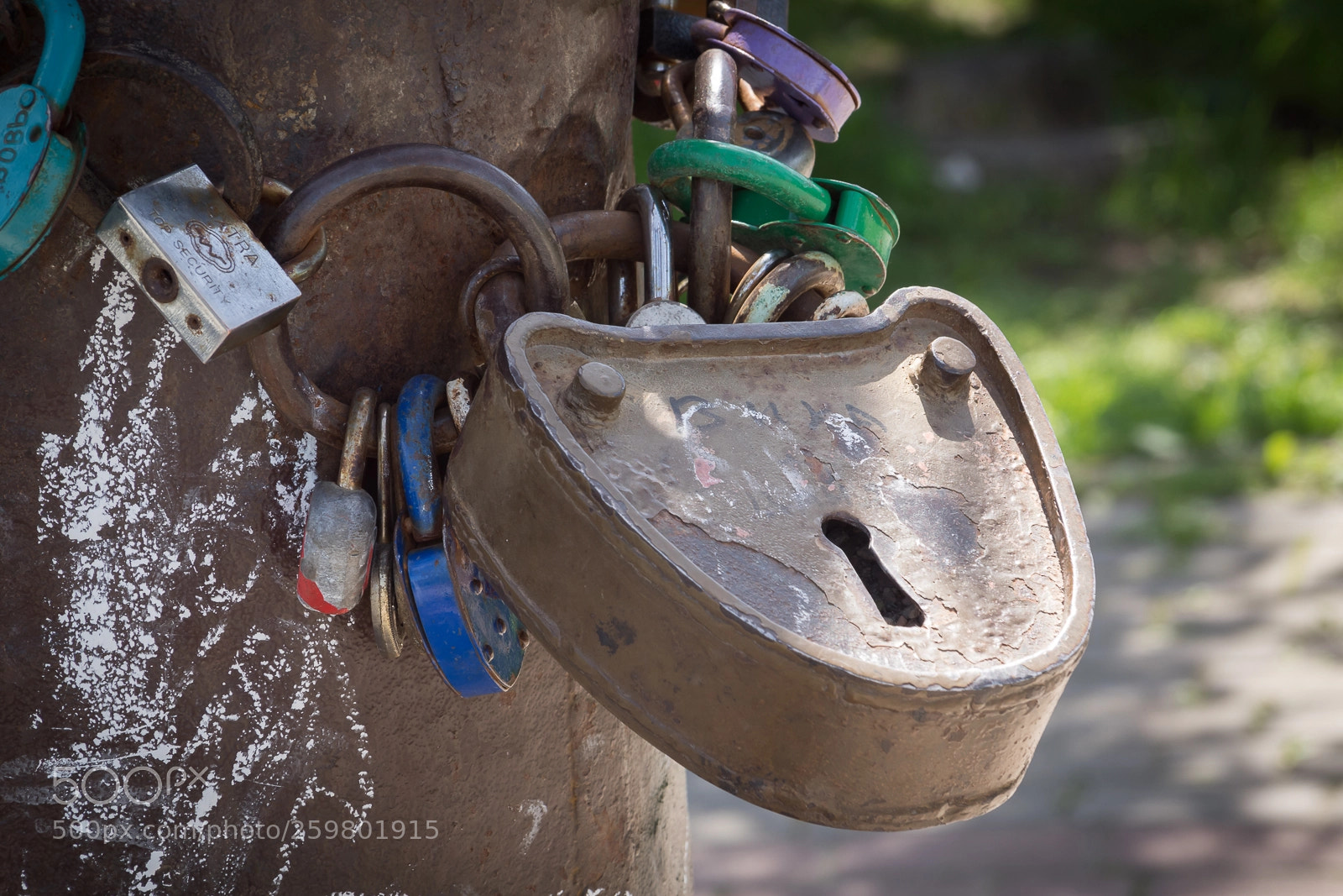Sony SLT-A68 sample photo. Big lock photography
