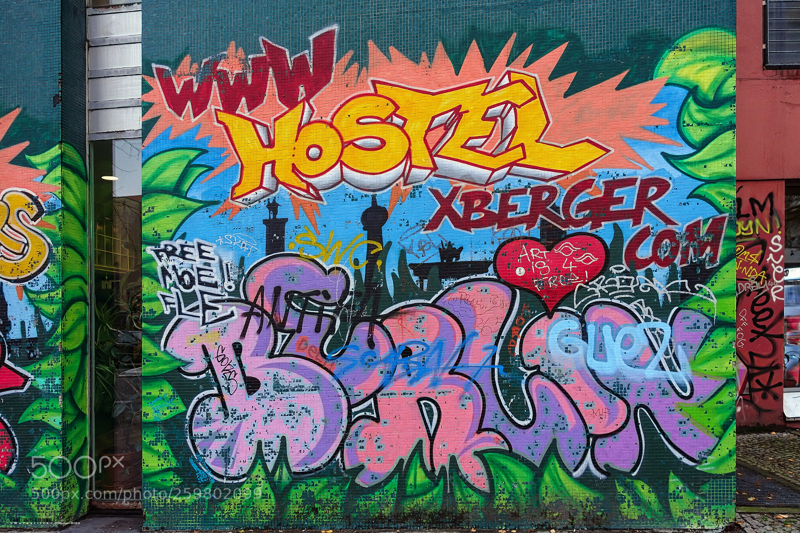 Sony Cyber-shot DSC-RX100 III sample photo. Hostel commercial graffiti photography