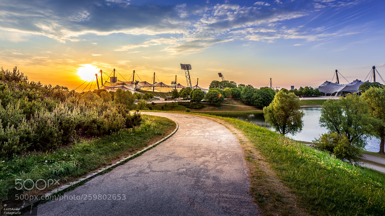 Canon EOS 5D Mark IV sample photo. Golden hour in olympiapark photography