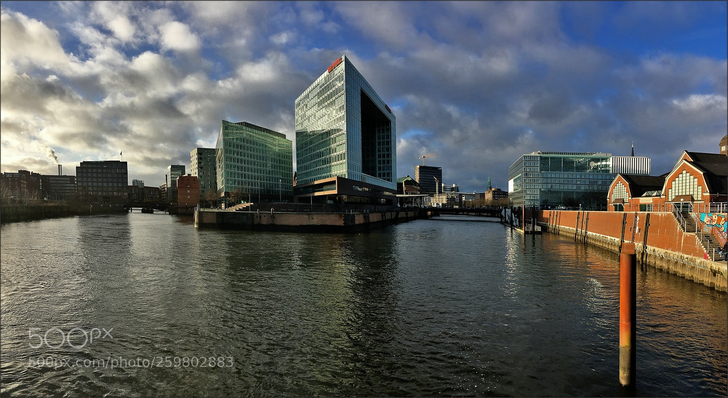Apple iPhone SE sample photo. * hafen city * photography