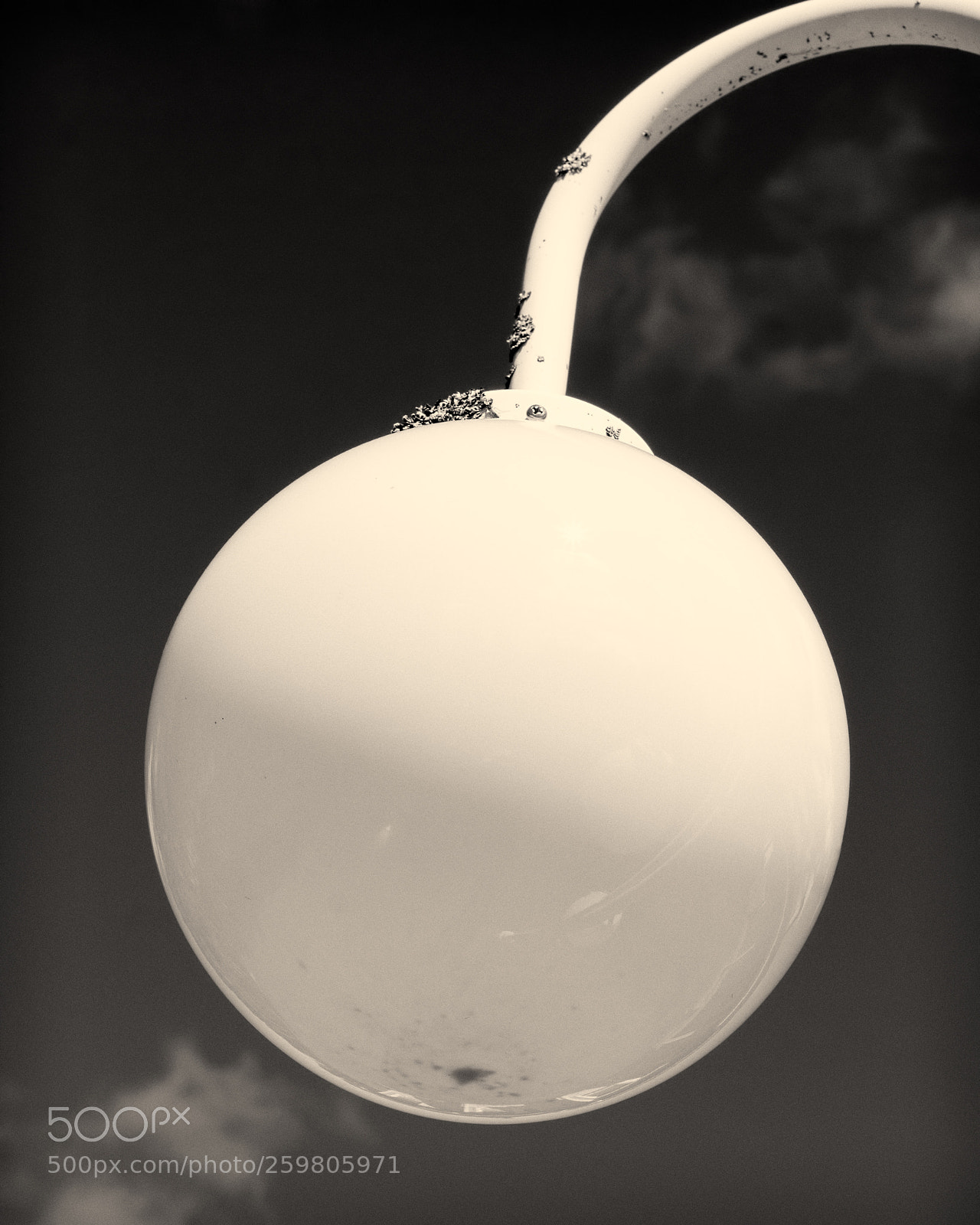 Canon EOS 1100D (EOS Rebel T3 / EOS Kiss X50) sample photo. Lamp against the sky photography