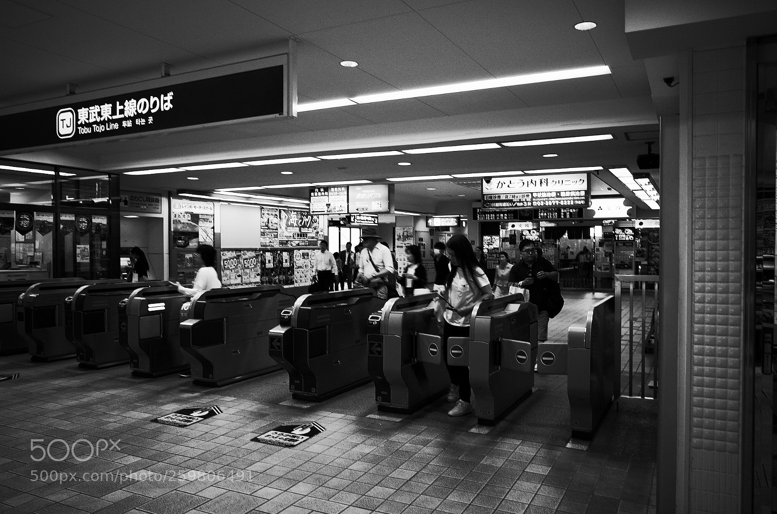 Ricoh GR II sample photo. Station photography