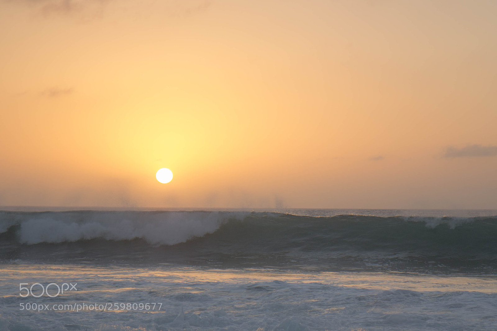 Canon EOS 600D (Rebel EOS T3i / EOS Kiss X5) sample photo. Sun and surf photography