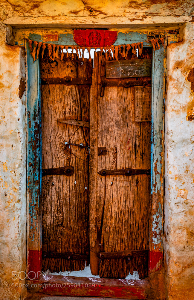 Canon EOS 5D Mark IV sample photo. The door photography