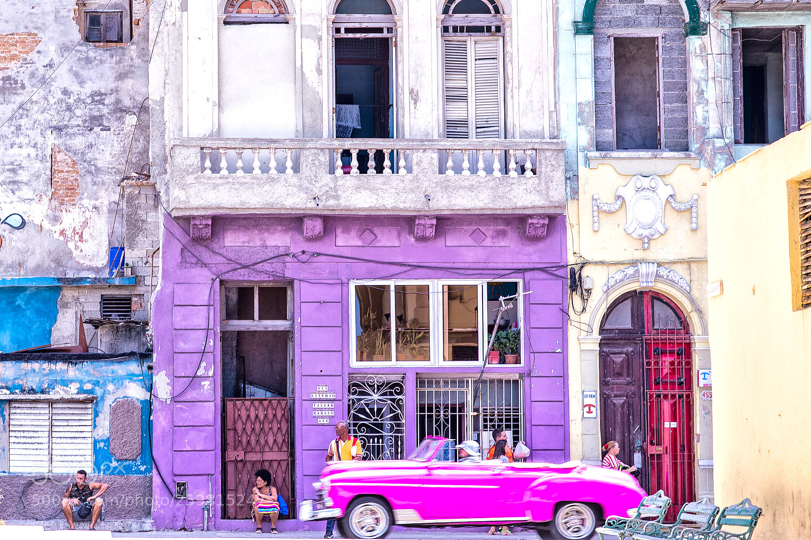 Canon EOS 5D Mark IV sample photo. In the streets of photography