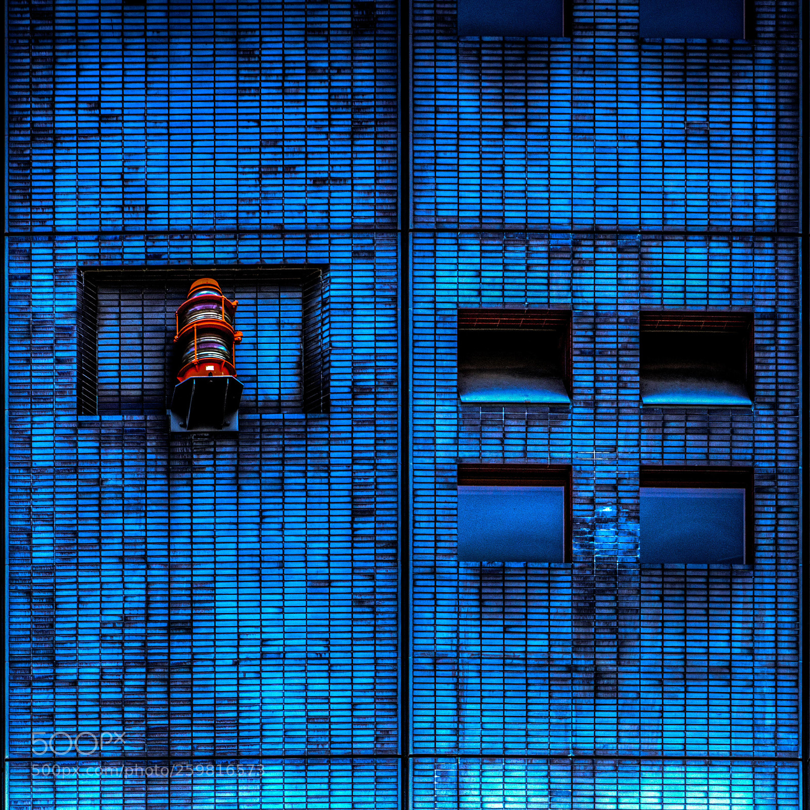 Sony a6000 sample photo. Uneven grids photography