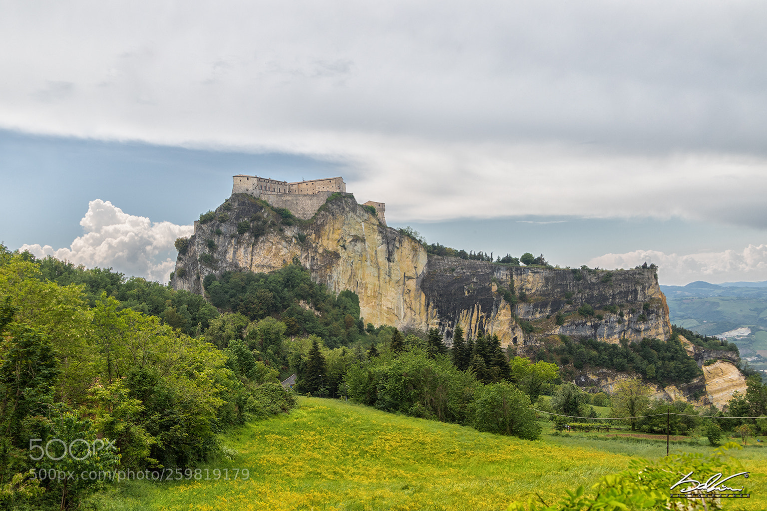 Canon EOS 7D Mark II sample photo. La torre san leo photography