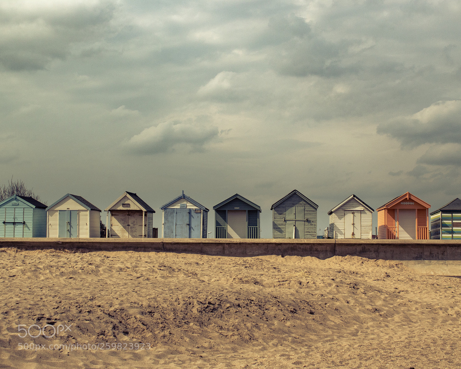 Canon EOS 1300D (EOS Rebel T6 / EOS Kiss X80) sample photo. Beach huts at chapel photography
