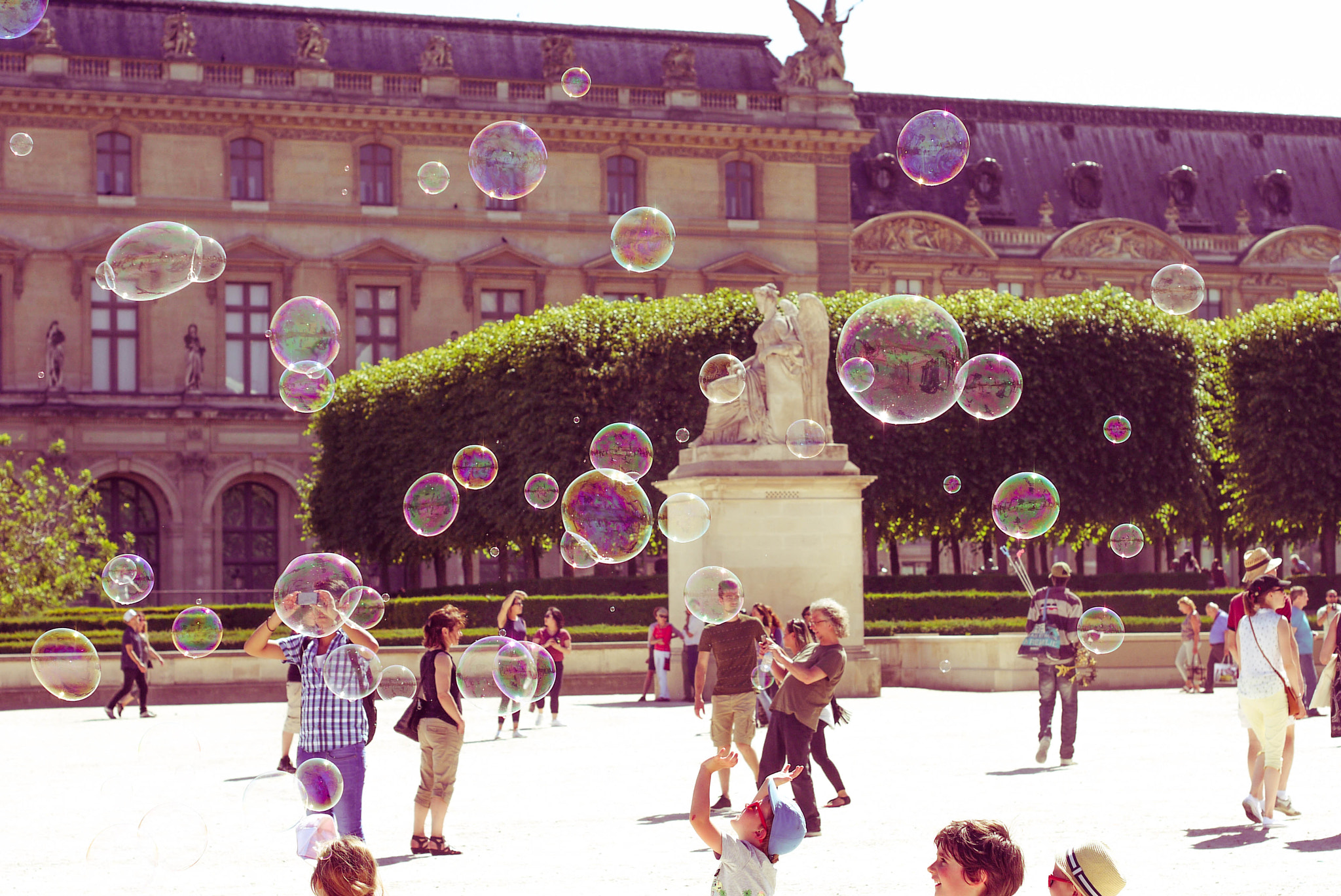 Panasonic Lumix DMC-G2 sample photo. Bubbles in paris photography