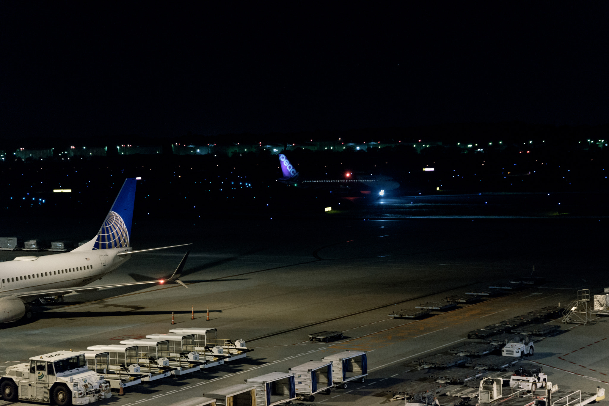 Fujifilm X-A3 sample photo. Narita airport t1 5f observation / 1f outside photography