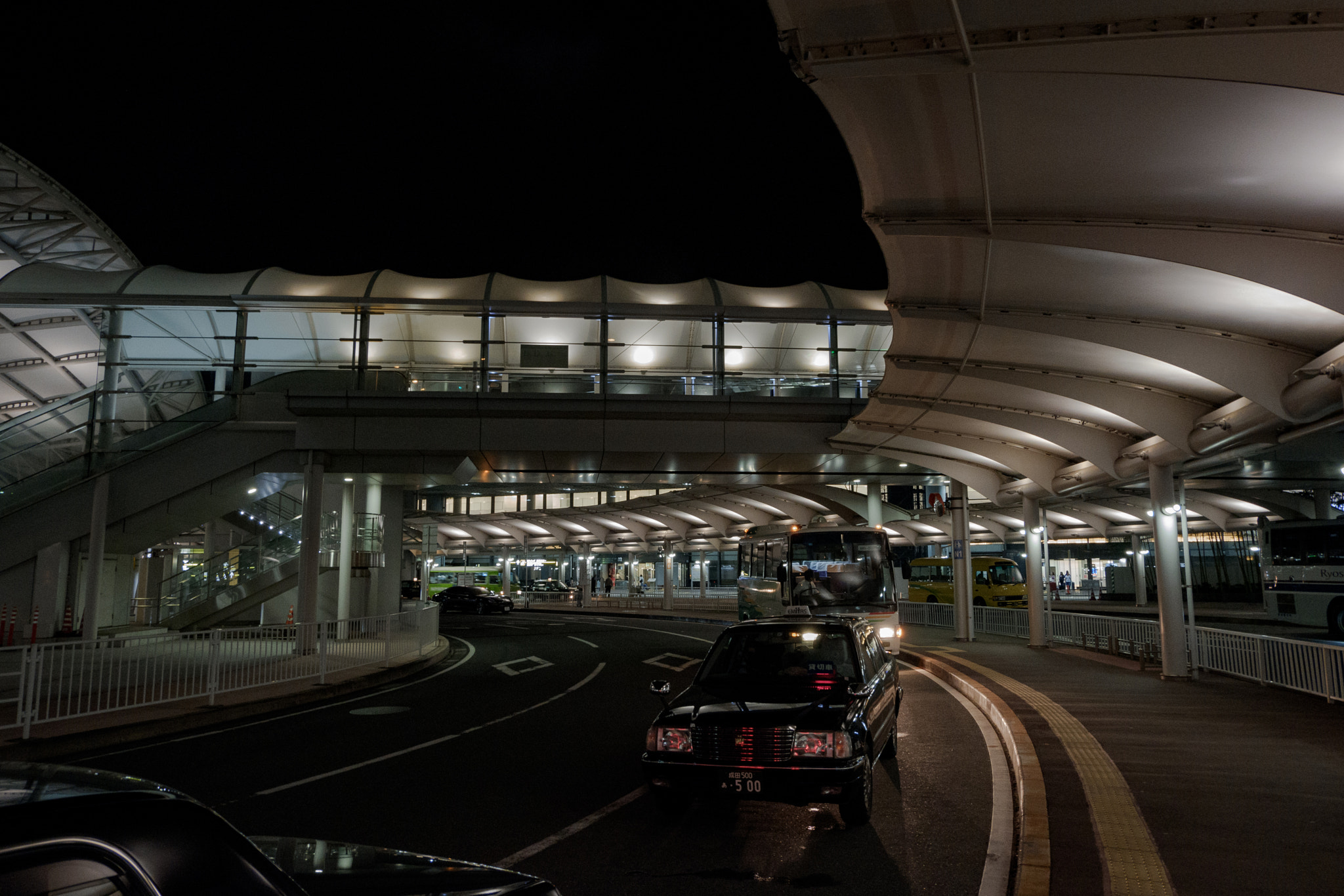 Fujifilm X-A3 sample photo. Narita airport t1 5f observation / 1f outside photography