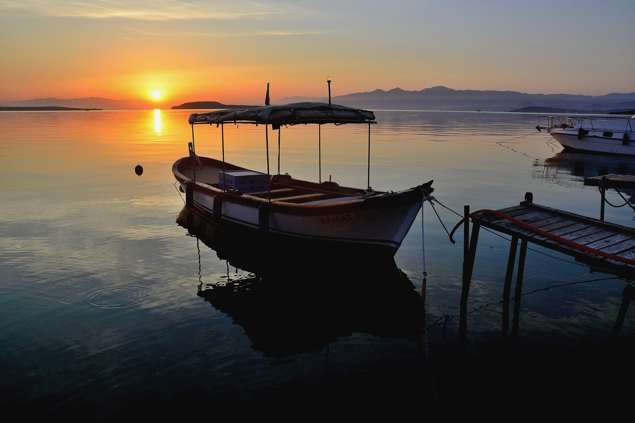 Nikon D7100 sample photo. Sunrise-boat photography