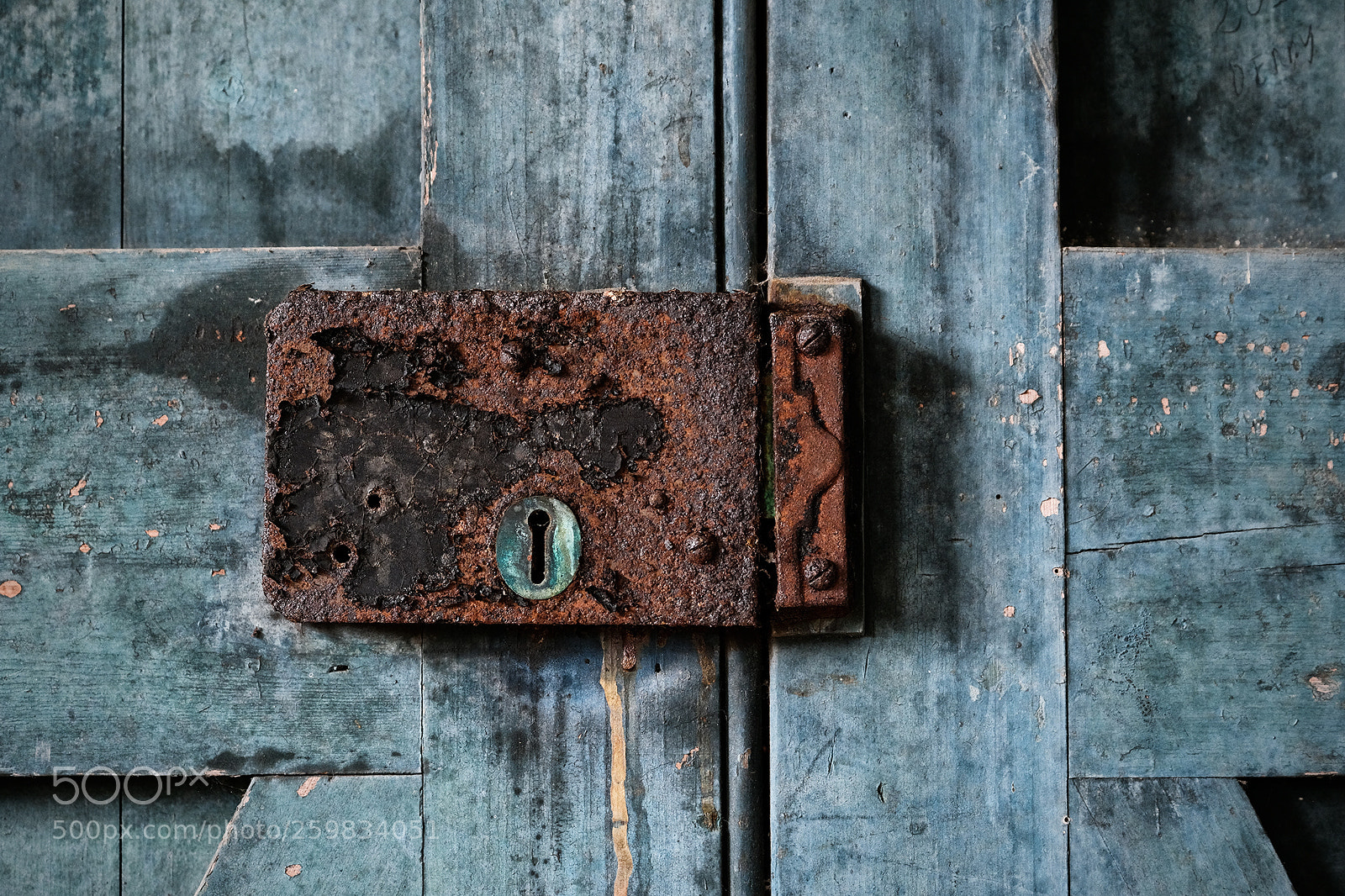 Fujifilm X-T2 sample photo. Lock photography