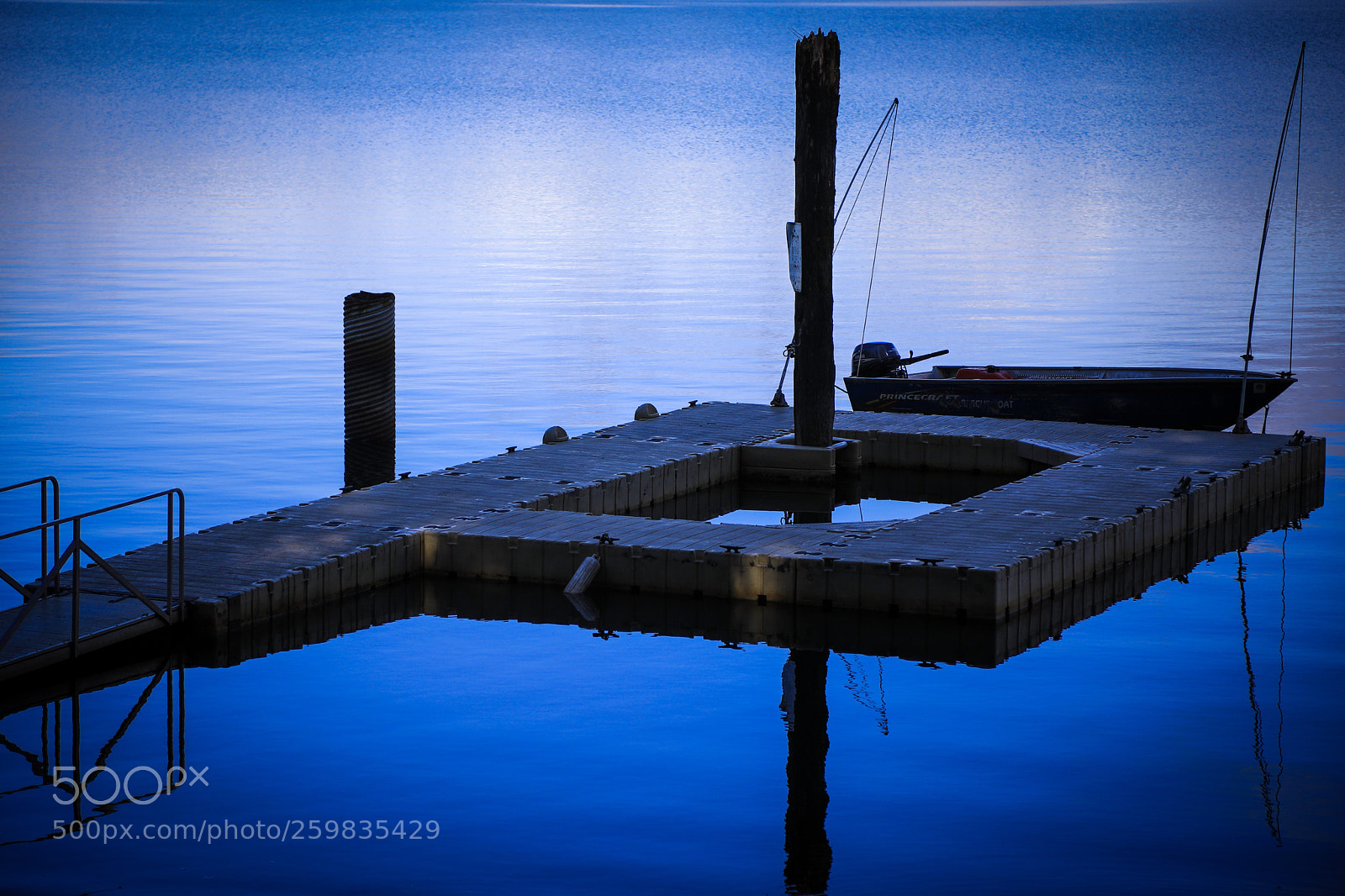 Canon EOS 5D Mark IV sample photo. Reflection photography