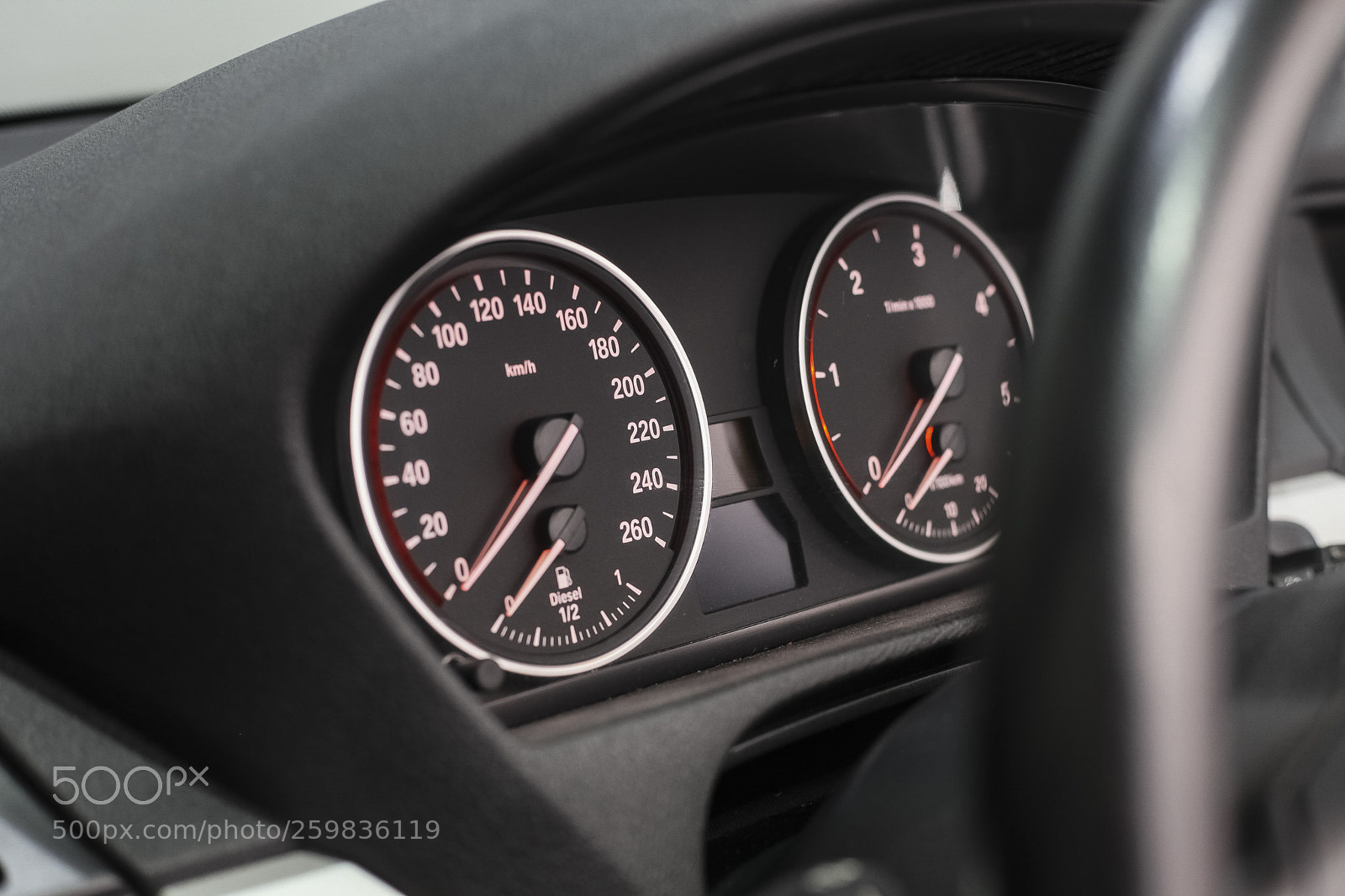 Canon EOS 5D Mark II sample photo. Car gauge in km photography