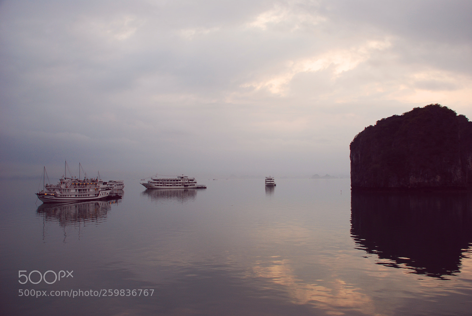 Nikon D80 sample photo. From halong bay, with photography