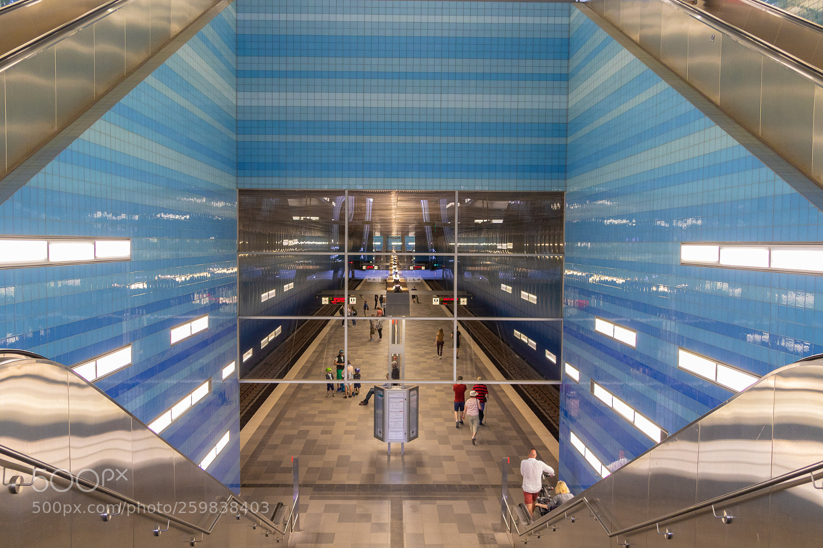Canon EOS 7D Mark II sample photo. U-bahnstation Überseequarier photography