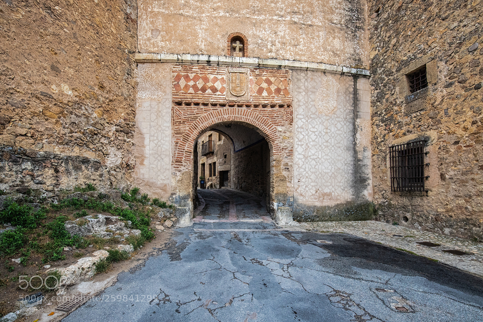 Canon EOS 6D Mark II sample photo. Puerta de la villa photography