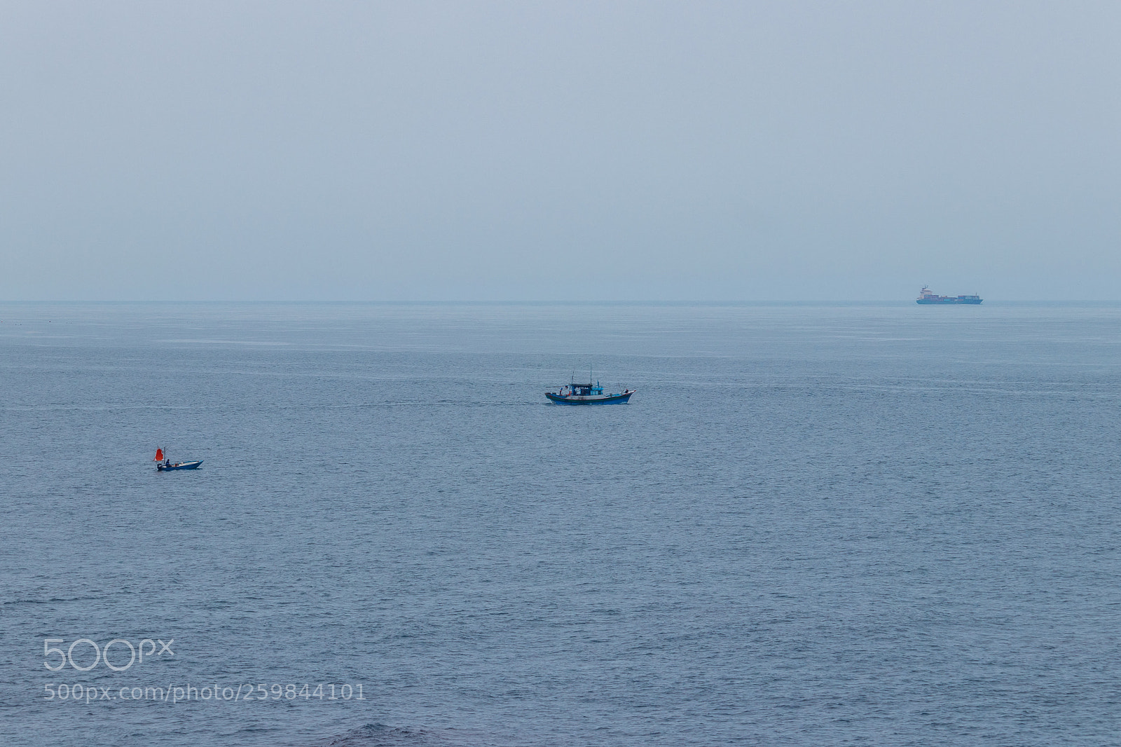 Canon EOS 800D (EOS Rebel T7i / EOS Kiss X9i) sample photo. Small medium large ship photography