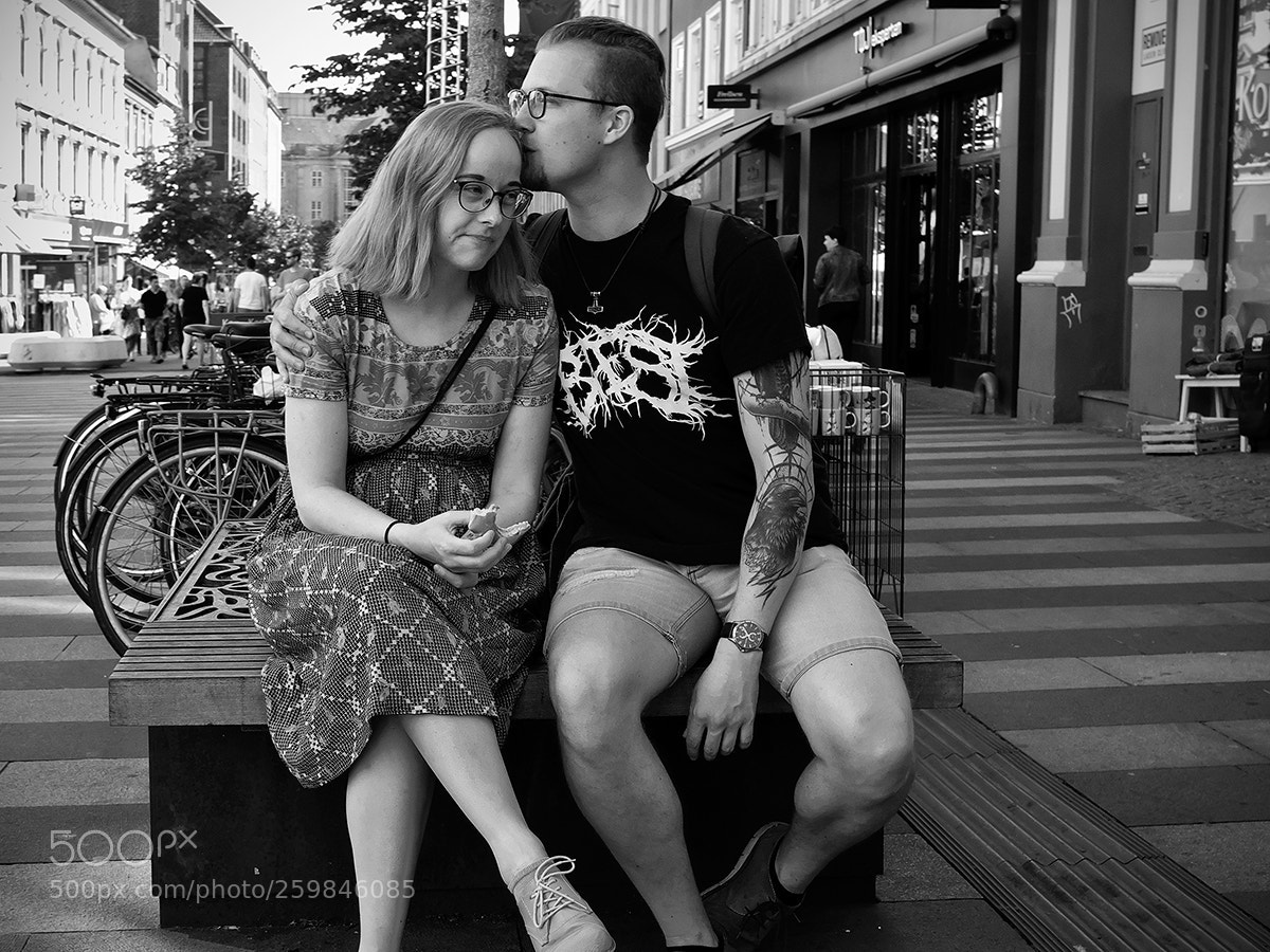 Fujifilm X-Pro2 sample photo. Loving kiss photography