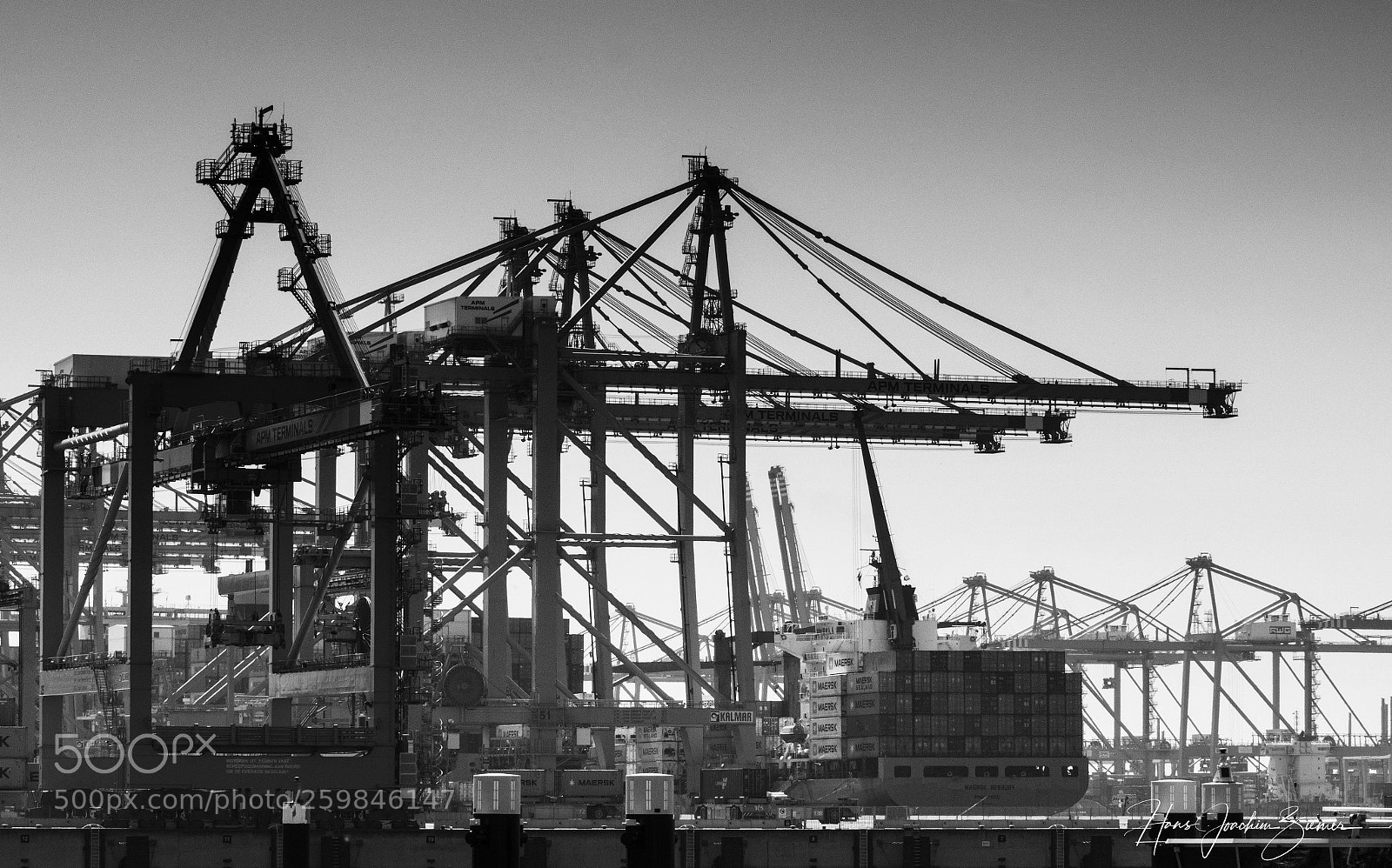Nikon D500 sample photo. Load & discharge photography