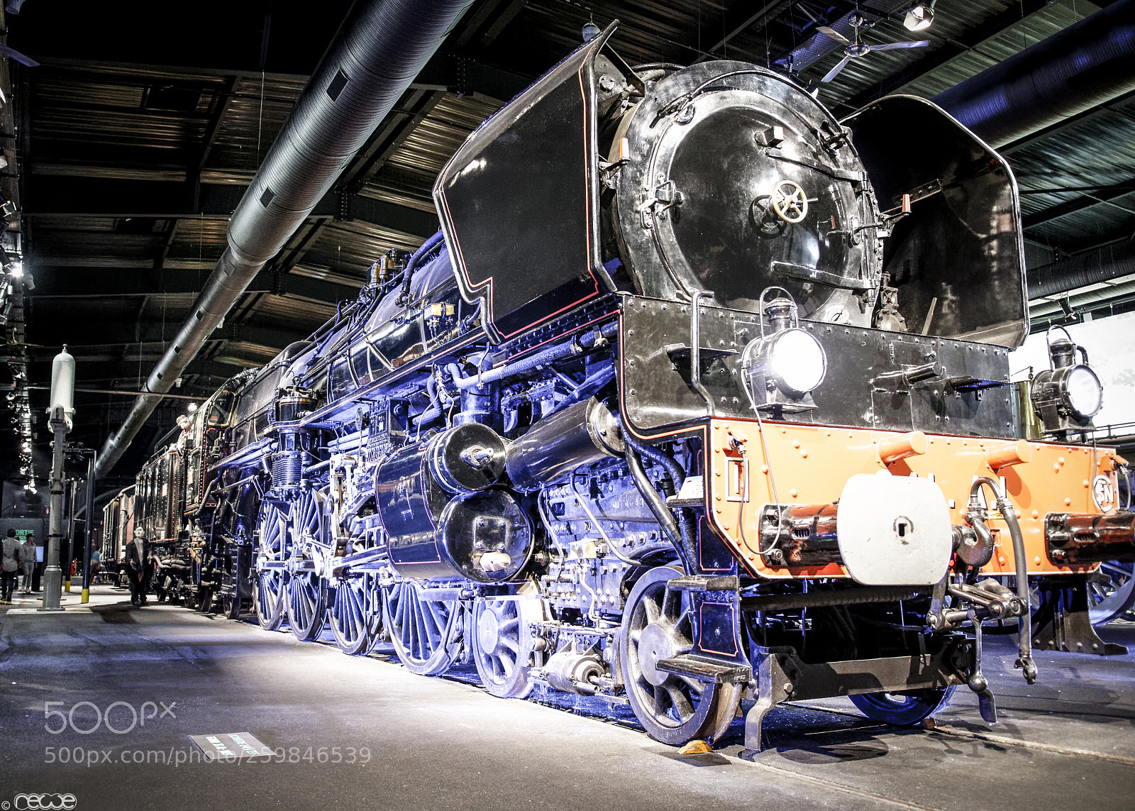 Canon EOS 760D (EOS Rebel T6s / EOS 8000D) sample photo. Futurist old school train photography