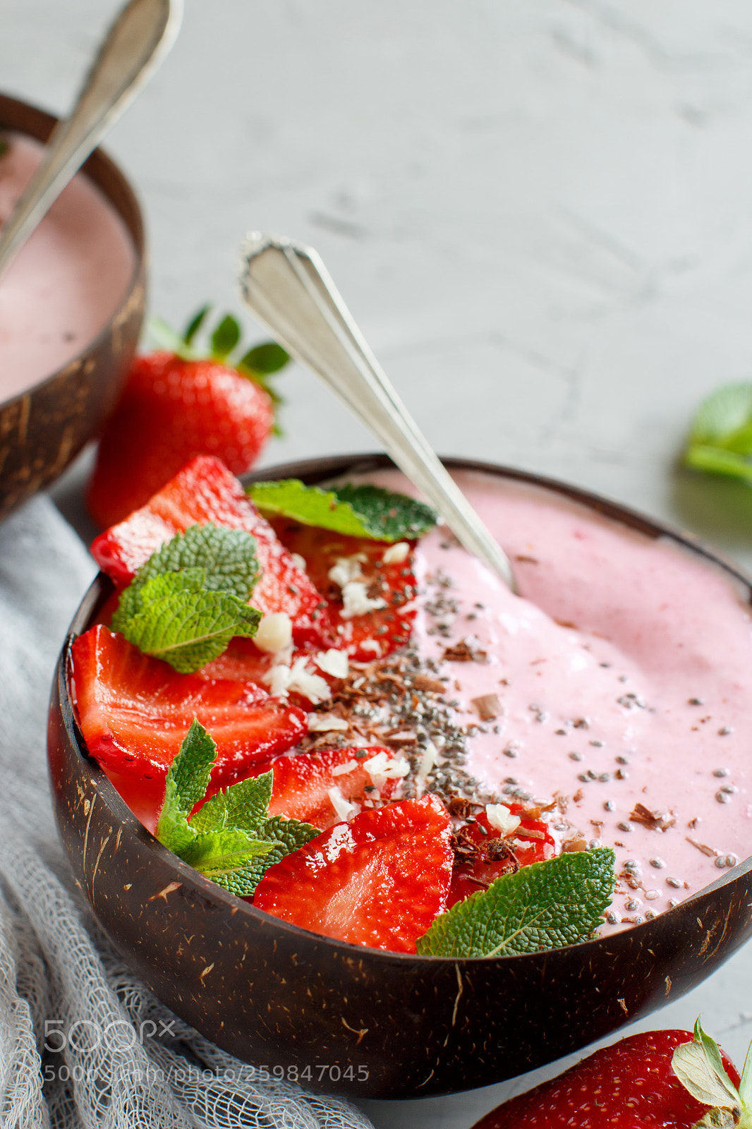 Canon EOS 650D (EOS Rebel T4i / EOS Kiss X6i) sample photo. Strawberry smoothie bowls photography
