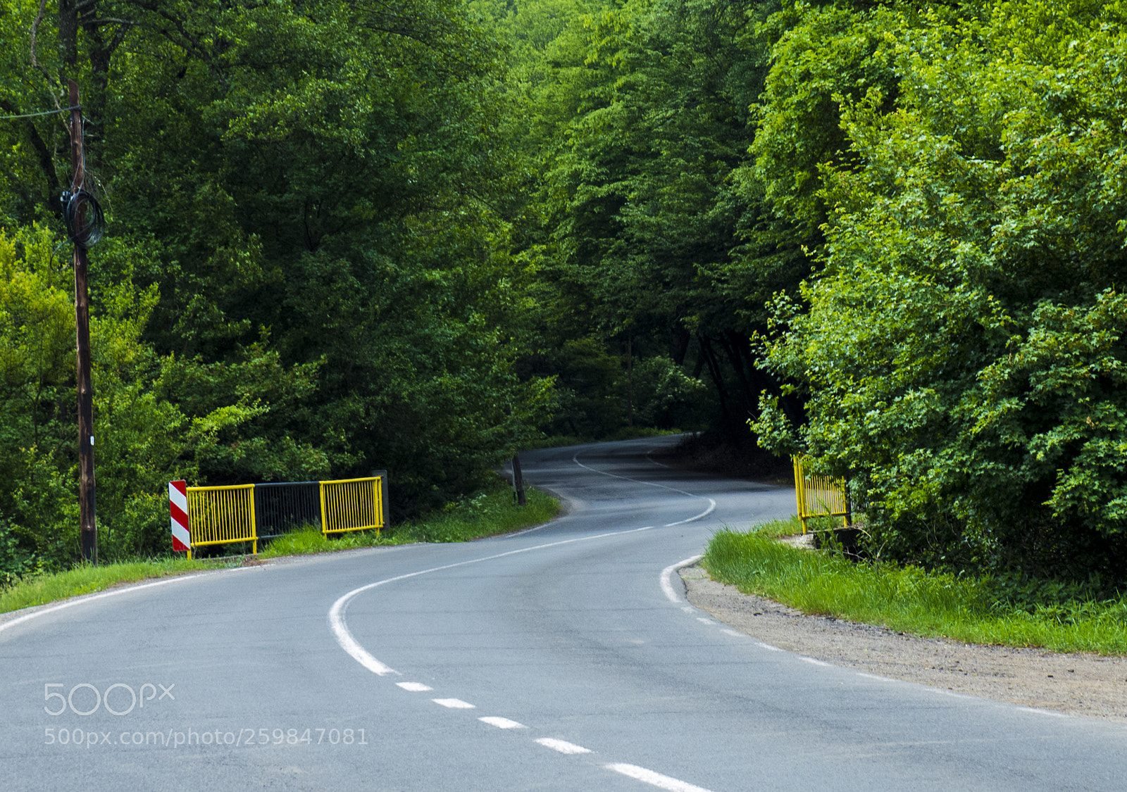 Panasonic Lumix DMC-FZ200 sample photo. Road photography