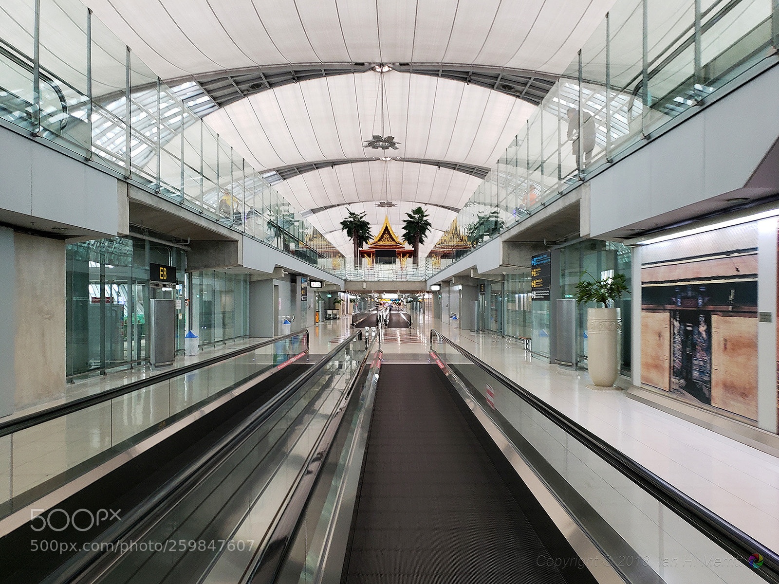 Samsung Galaxy S9 sample photo. Suvarnabhumi arrival photography