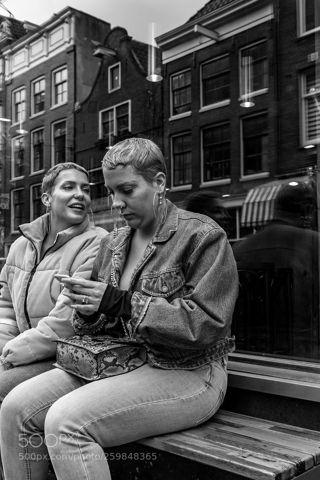 Nikon D750 sample photo. Texting friends photography