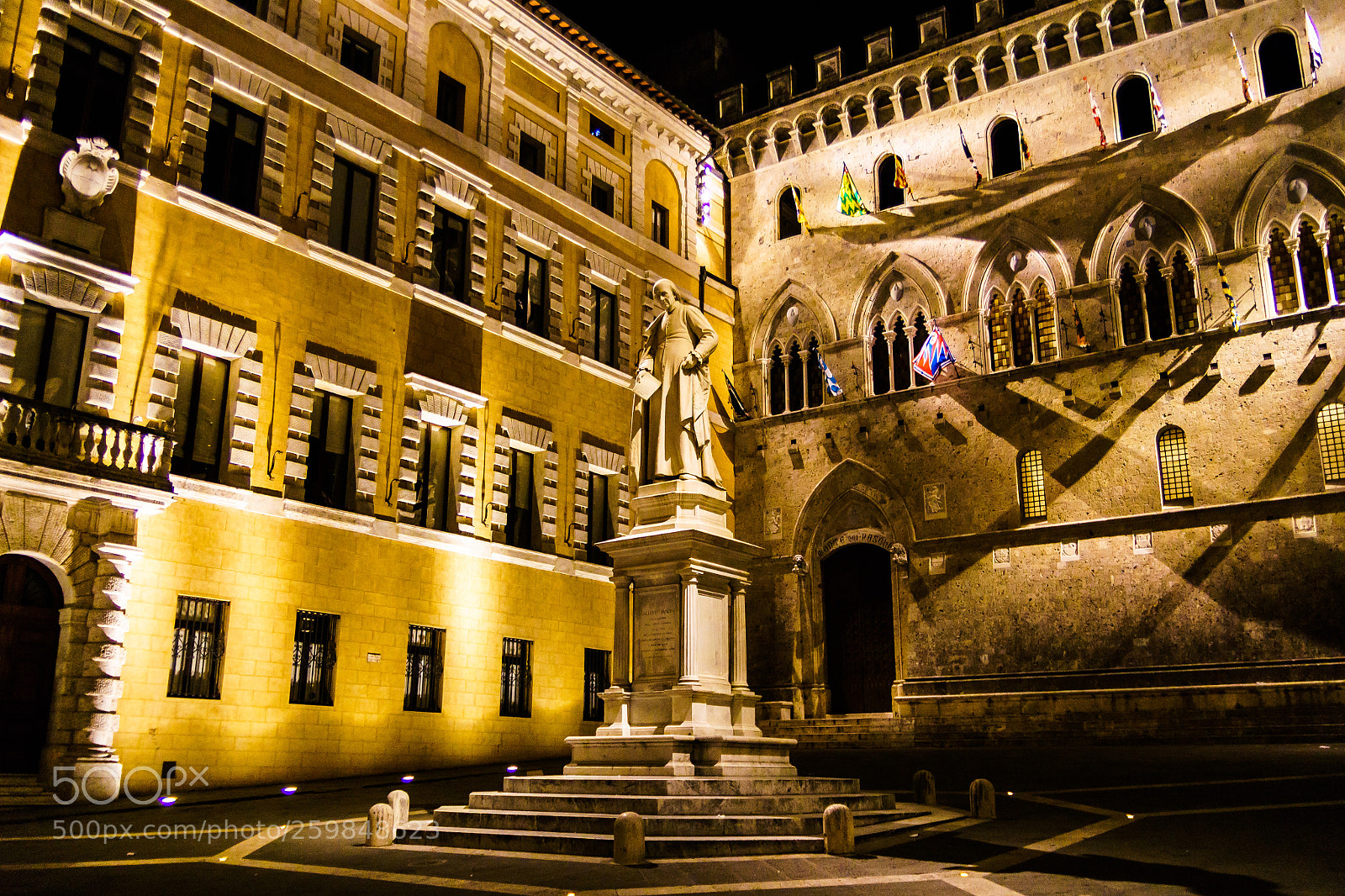 Sony ILCA-77M2 sample photo. Piazza salimbeni photography